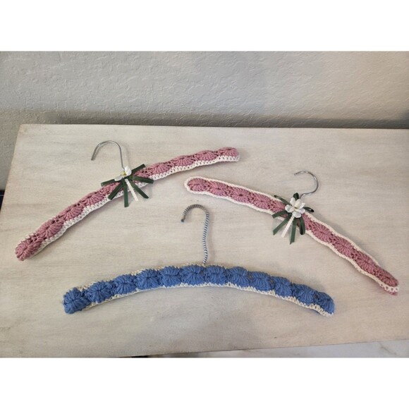 Vintage Handmade Granny Crocheted Wooden Hangers Pink and Blue Lot of 3 - Picture 14 of 16